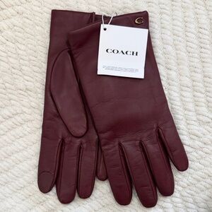 Coach NWT Wine Burgundy Leather Tech Luxurious Gloves Size 7.5 medium